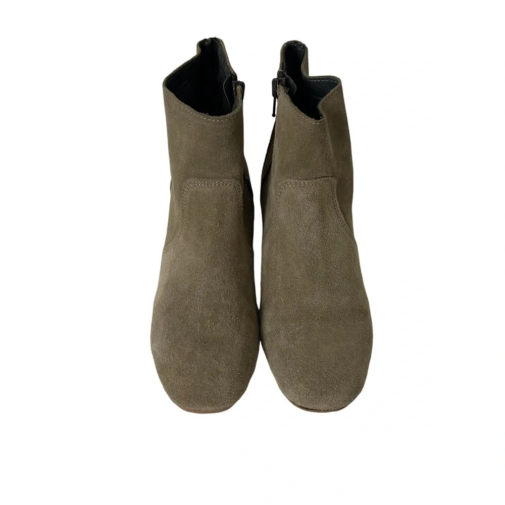 Steve Madden Gray Sage Suede Ankle boot with block heels. Size 7